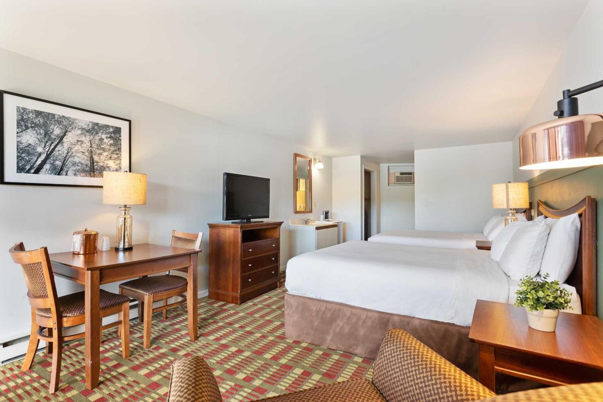 Ocean Gate 3*